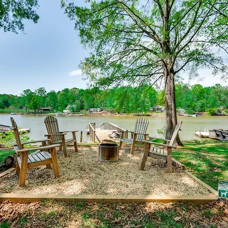 Lakefront Paradise With Private Dock In Lexington